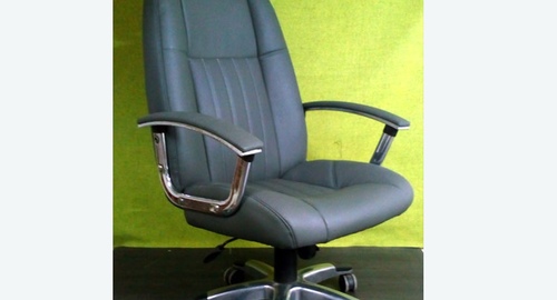 Перетяжка офисного кресла кожей. Николаевск-на-Амуре